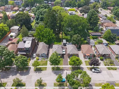 42 Smithfield Drive, Toronto, On M8y 3m2