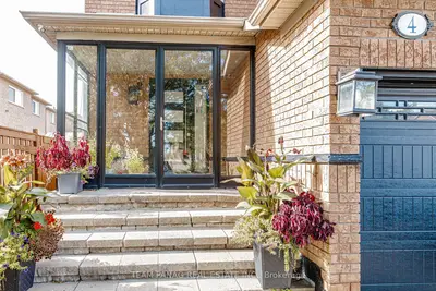 4 Martineau Road, Brampton, On L6p 1h2