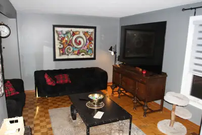 31 Laburnham Avenue, Toronto, On M8w 1s6