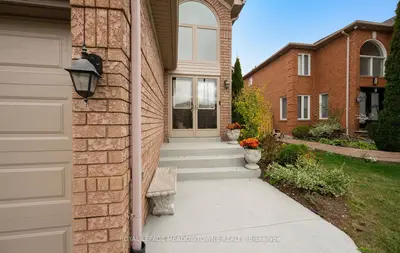 5419 Loonlake Avenue, Mississauga, On L5v 2e1