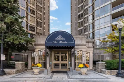 55 Kingsbridge Garden Circle 2210, Mississauga, On L5r 1y1
