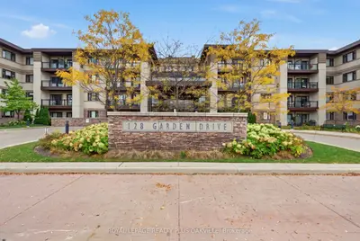 128 Garden Drive 211, Oakville, On L6k 0h7