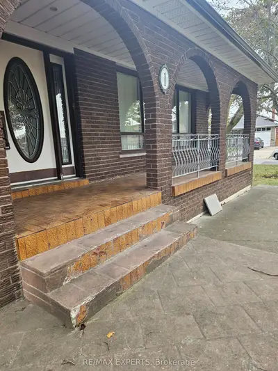 1 Byworth Boulevard, Toronto, On M9r 1w8