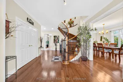 8 Calvados Crescent, Brampton, On L6p 2z1