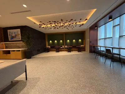 2495 Eglinton Avenue W 1105, Mississauga, On L6m 2t2