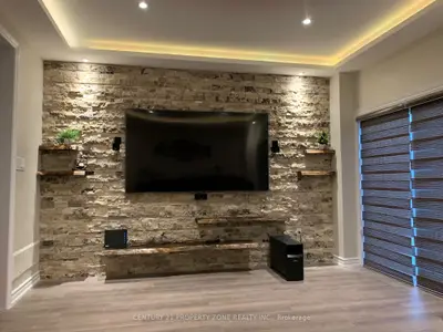 62 Crumlin Crescent Upper, Brampton, On L6x 0y3
