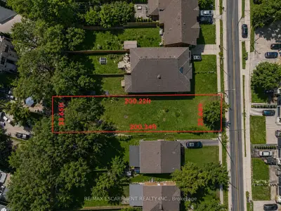 19 Broadview Avenue, Mississauga, On L5h 2s8