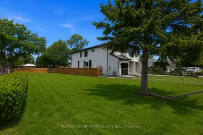 19a Broadview Avenue, Mississauga, On L5h 2s8