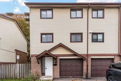 11 Mccallum Court 11, Brampton, On L6w 3m4
