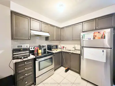 62 Beaver Avenue Main, Toronto, On M6h 2g1