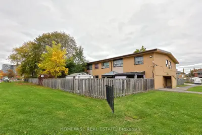 31 Sedgeley Drive 8, Toronto, On M9r 1z5
