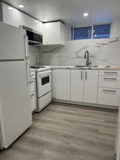 11 Rivercrest Road 5, Toronto, On M6s 4h4