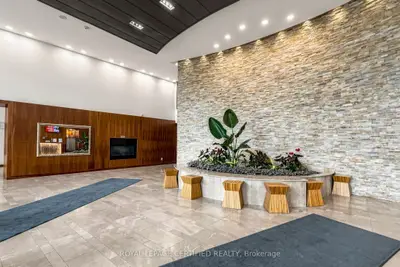 225 Webb Drive 603, Mississauga, On L5b 4p2
