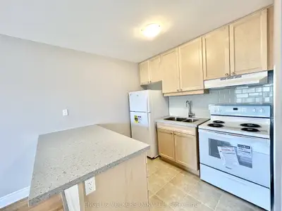 80 Twenty Fifth Street 10, Toronto, On M8v 3p9