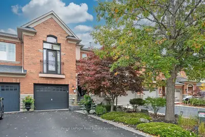 207 Tawny Crescent, Oakville, On L6l 6t4