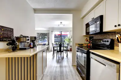 1000 Cedarglen Gate 201, Mississauga, On L5c 3z5