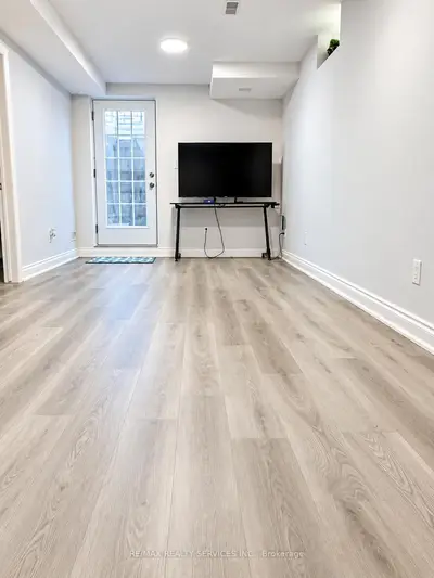 25 Dale Meadows Road Basement, Brampton, On L7a 4z8