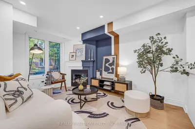 50 Joe Shuster Way 205, Toronto, On M6k 1y8