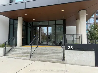 25 Neighbourhood Lane 302, Toronto, On M8y 0c4