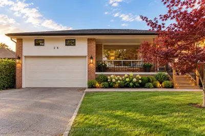 28 Bluehaven Crescent, Toronto, On M9m 1w5