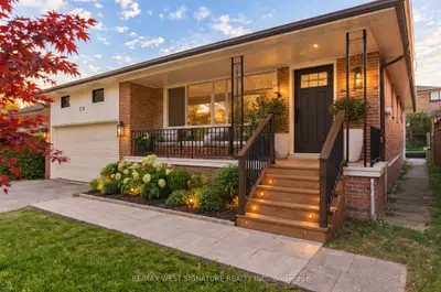 28 Bluehaven Crescent, Toronto, On M9m 1w5