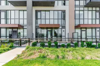 60 George Butchart Drive 4, Toronto, On M3k 0e1