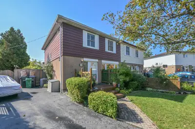 10 Danesbury Crescent, Brampton, On L6t 1t3