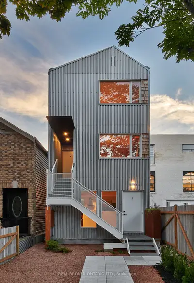278 Campbell Avenue Upper, Toronto, On M6p 3v6