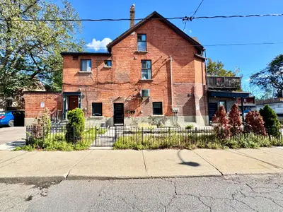 62 Springhurst Avenue Main, Toronto, On M6k 1b6