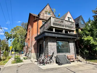 62 Springhurst Avenue Main, Toronto, On M6k 1b6