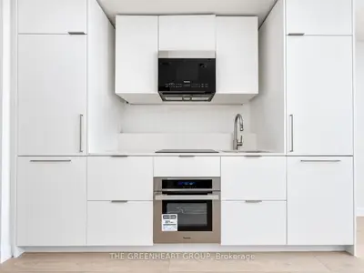 1 Fairview Road E 2710, Mississauga, On L5a 0b4