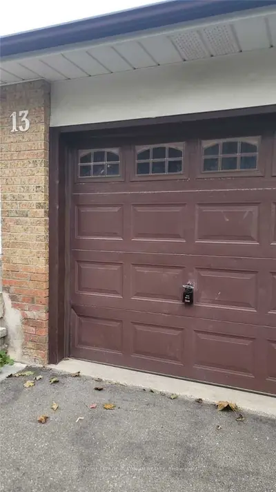 13 Manitou Crescent Main, Brampton, On L6s 2z6