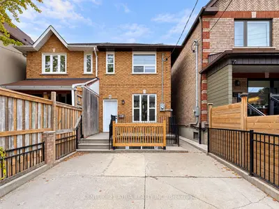 92 Lappin Avenue Upper, Toronto, On M6h 1y4