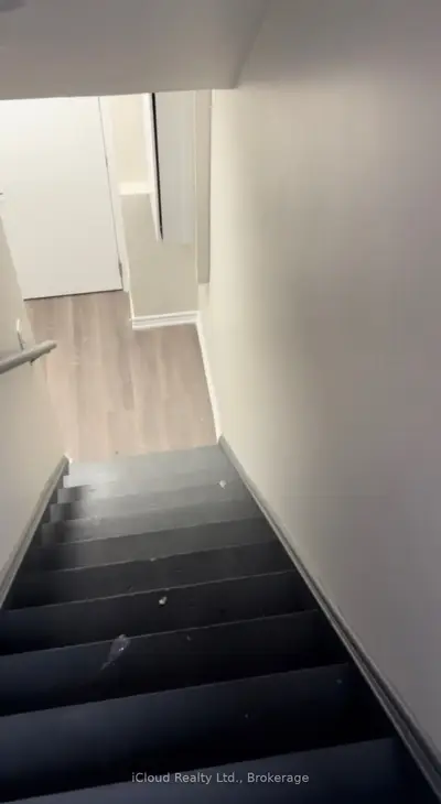 5473 Red Brush Drive, Mississauga, On L4z 4a7