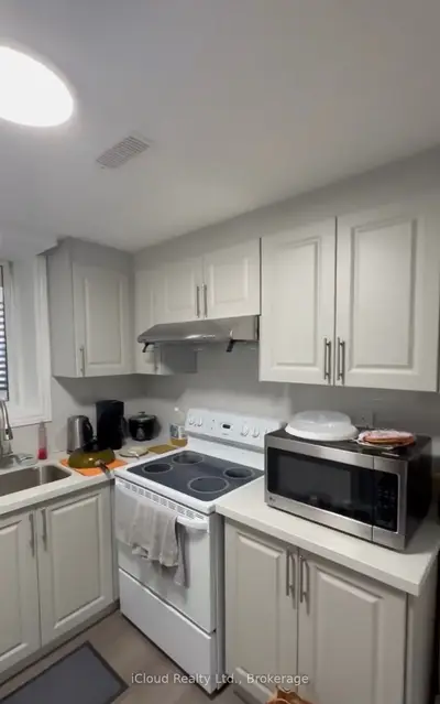 5473 Red Brush Drive, Mississauga, On L4z 4a7