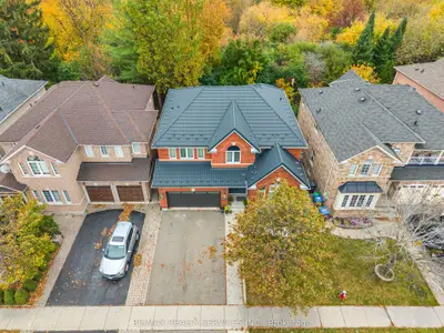 82 Dunvegan Crescent, Brampton, On L7a 3l4