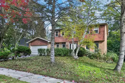 1353 Bunsden Avenue, Mississauga, On L5h 2b3