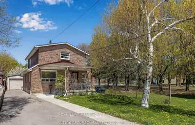 1052 Glengrove Avenue, Toronto, On M6b 2k2