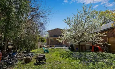 1052 Glengrove Avenue, Toronto, On M6b 2k2