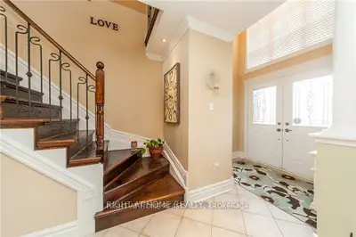 43 Lormel Gate, Brampton, On L7a 2k5