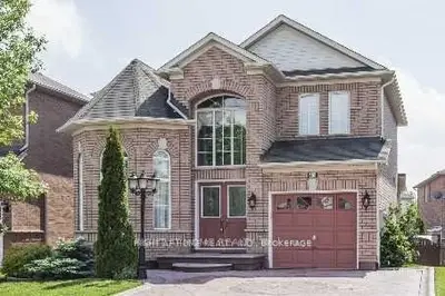 43 Lormel Gate, Brampton, On L7a 2k5
