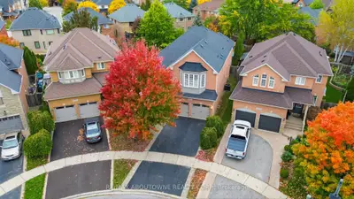 2447 Highmount Crescent, Oakville, On L6m 4y9