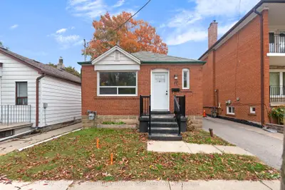 11 Vimy Avenue, Toronto, On M9n 2w1
