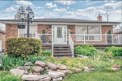 8 Mcculla Avenue Upper Level, Brampton, On L6v 1l7
