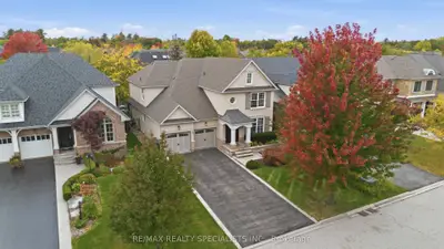 593 Renshaw Court, Mississauga, On L5h 4l7
