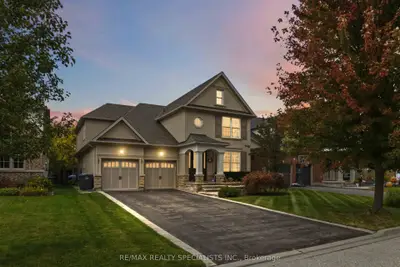 593 Renshaw Court, Mississauga, On L5h 4l7