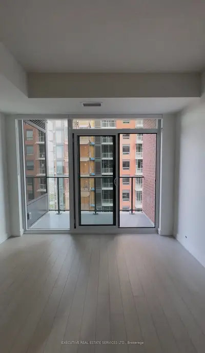 4010 Eglinton Avenue W 2122, Toronto, On M9a 0g5