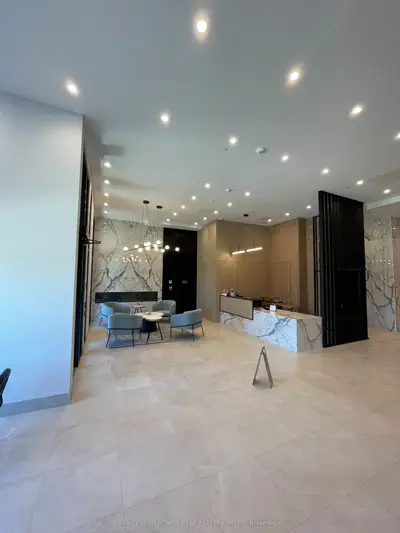1381 Lakeshore Road N 231, Mississauga, On L5e 1g6