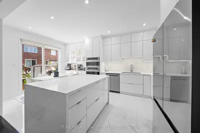 13 Seafair Crescent, Brampton, On L6y 5w2