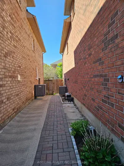 3227 Scotch Pine Gate, Mississauga, On L5n 8e6